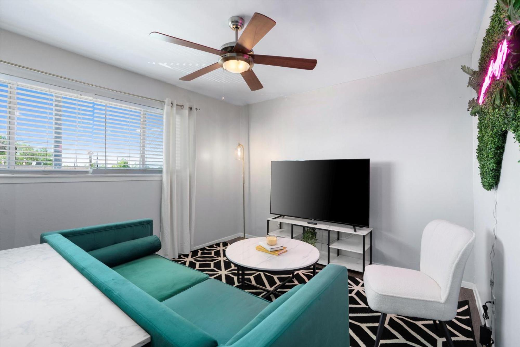 Mins 2 Downtown - King Bed - Private Stays Austin Extérieur photo